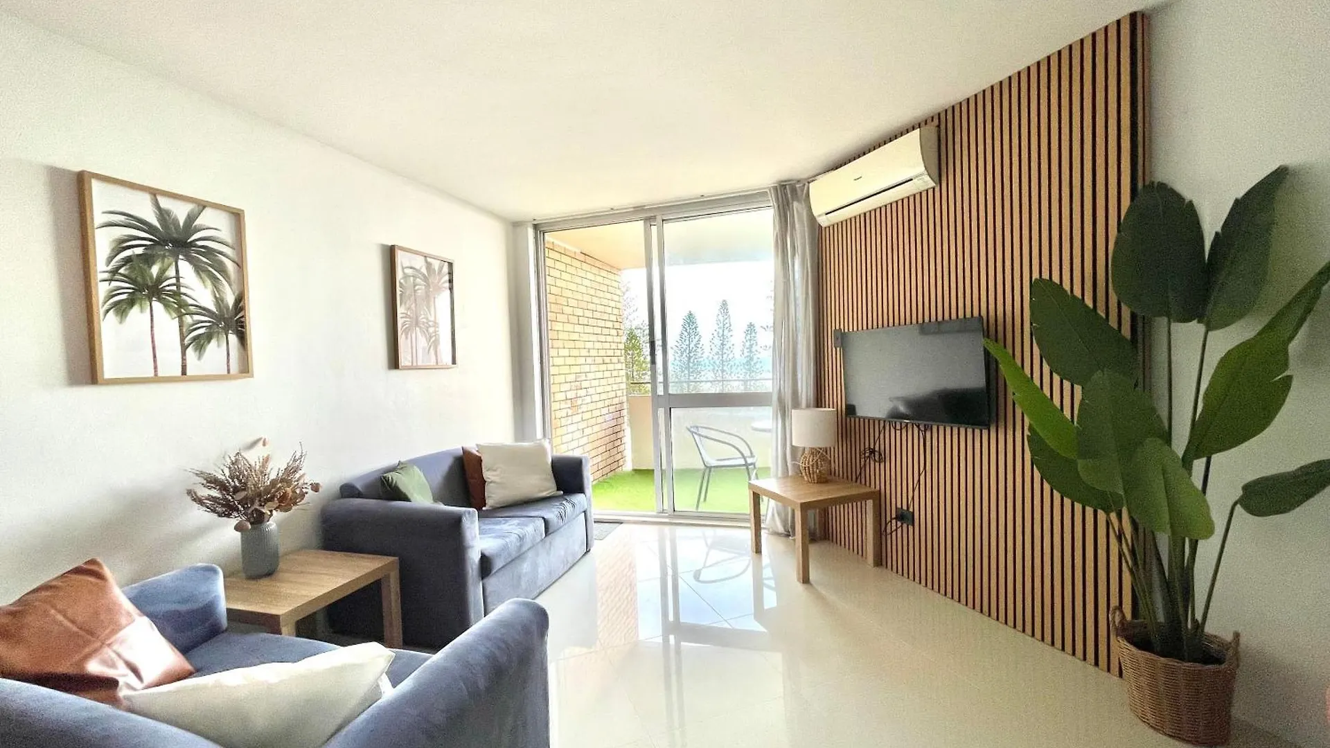 Surfers Beachfront Family Retreat Gold Coast 0*,