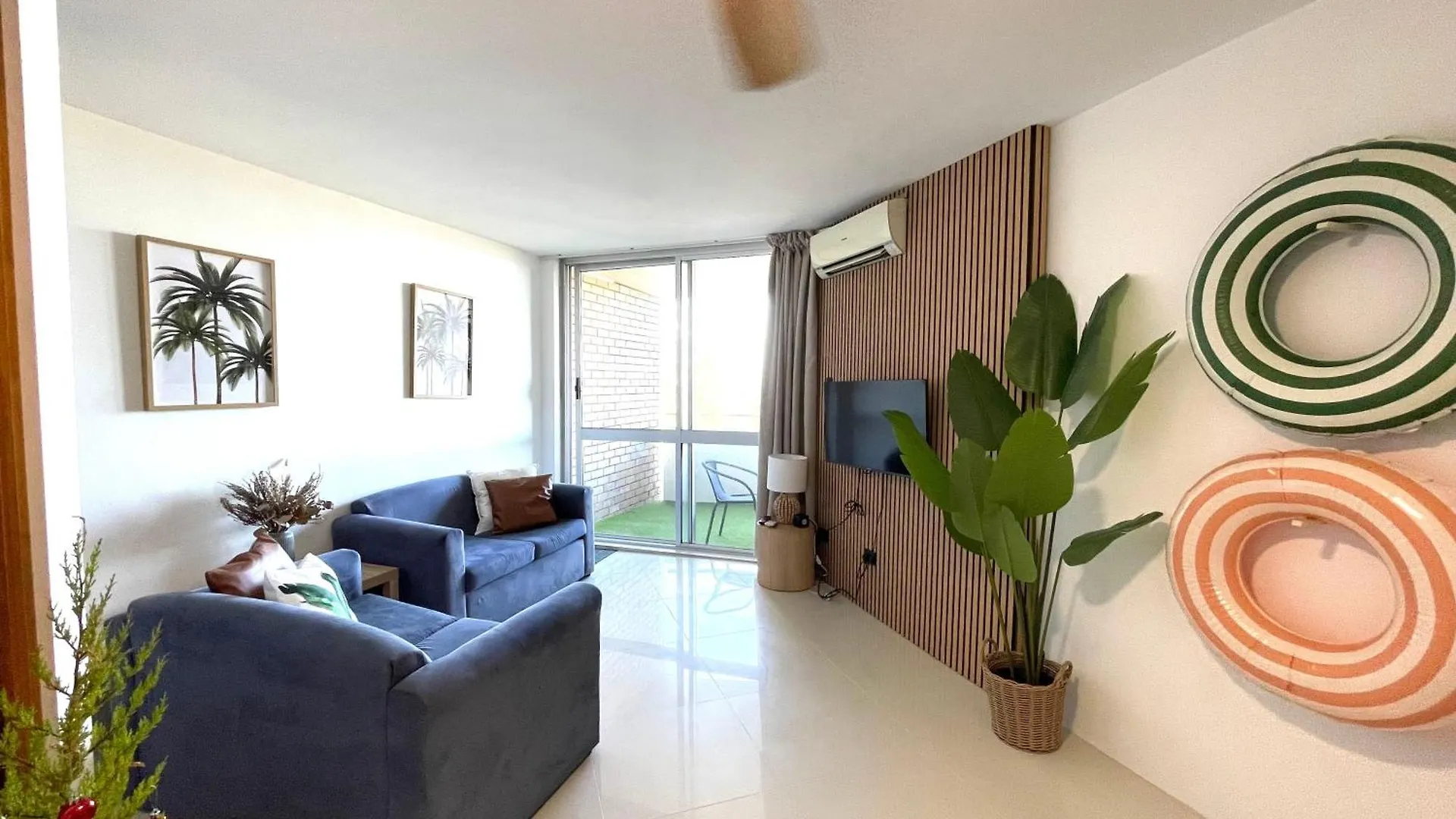 Surfers Beachfront Family Retreat Gold Coast