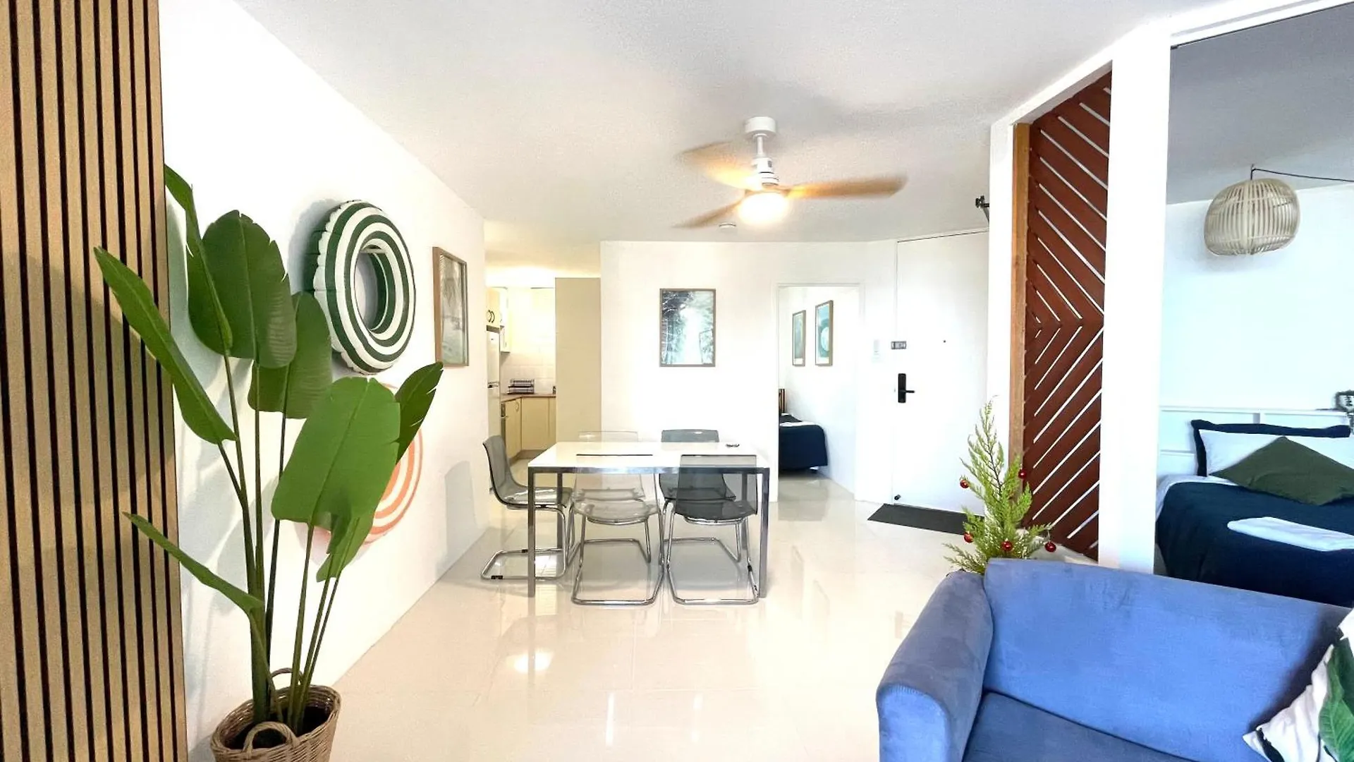 Surfers Beachfront Family Retreat Gold Coast