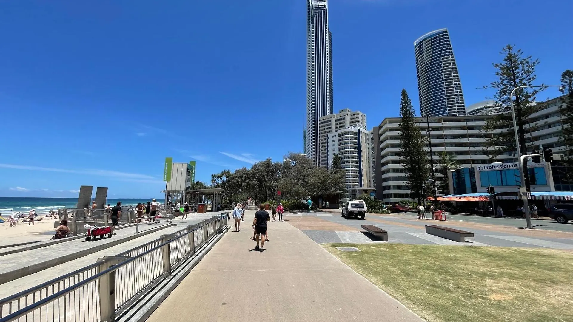 Surfers Beachfront Family Retreat Gold Coast 0*,  Australia